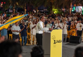 މޭ މަހުގެ 21 ވަނަ ދުވަހު މާލޭގެ އާޓިފިޝަލް ބީޗުގައި އެމް.ޑީ.ޕީ އިން ބޭއްވި "ބޮޑު ބަދަލު" ޖަލްސާ