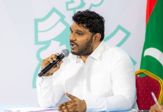 ފިނޭންސް މިނިސްޓްރީގެ، ޑެޕިއުޓީ މިނިސްޓަރ އަހުމަދު ސާއިދު މުސްތަފާ ”ޕީއެންސީ ބަޖެޓު ސައްލާ“ ގައި ވާހަކަ ދައްކަވަނީ/ ފޮޓޯ: ސަން