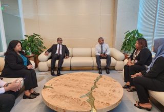 ފޮރިން މިނިސްޓަރު ޚަލީލް ރަސްމީ ދަތުރުފުޅެއްގައި އޮމާނަށް ވަޑައިގަތުން/ ފޮޓޯ: މިނިސްޓްރީ
