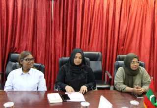 ބްރޯޑްކާސްޓިން ކޮމިޝަންގެ ބައެއް މެންބަރުން---