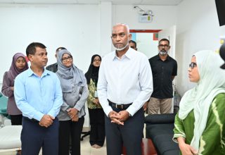 ރައީސް ތެލެސީމިއާ ސެންޓަރަށް ޒިޔާރާތް ކުރެއްވުން -- ފޮޓޯ | ރައީސް އޮފީސް