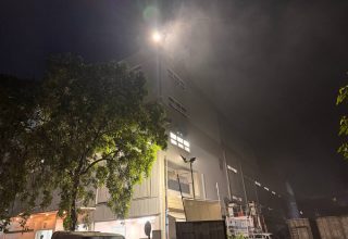 ހުޅުމާލޭ ފޭސް 1ގައި ހުންނަ އެންސިސްގެ ގުދަނުގައި އަލިފާން ރޯވުން -- ފޮޓޯ: ސަން