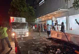 އެންސިސްގެ ގުދަނުގައި ރޯވުން:  -- ސަން ފޮޓޯ