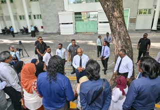 ރައީސް ޑރ މުހައްމަސު މުއިއްޒު ނޫސްވެރިންގެ ފެންޑާ ހުޅުއްވައި ދެއްވުމަށް ބޭއްވި ރަސްމިއްޔާތުގެ ތެރެއިން: ފައިލް ފޮޓޯ