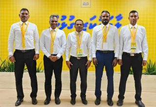 މިހާރު ތިއްބެވި ފަސް މޭޔަރުން: ފަސް ބޭފުޅުންނަށް ވެސް ވަނީ އިންތިހާބު ކާމިޔާބުކޮށްފައި/ ފޮޓޯ: އެމްޑީޕީ