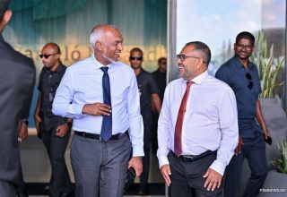 ކުރީގެ ފިނޭންސް މިނިސްޓަރު ޒަމީރާއި ރައީސް ޑރ. މުހައްމަދު މުއިއްޒު: ފޮޓޯ/ ޕީއެސްއެމް