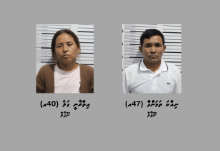 ދިރުވައިލައިގެން ހަށިގަނޑުގައި 142 ބުލެޓު ގެންގުޅުނު ދެ މީހުން --- ފޮޓޯ: ފުލުހުން