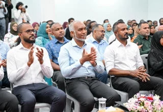 ކުޅުދުއްފުށި ސިޓީގެ ރައްޔިތުންނާއއެކު ރައީސް ބޭއްވި ބައްދަލުވުމުގެ ތެރެއިން: ފޮޓޯ ރައީސް އޮފީސް