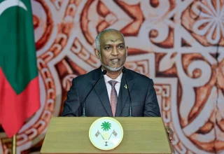 ރައީސުލްޖުމްހޫރިއްޔާ ޑރ.މުޙައްމަދު މުޢިއްޒު މިނިވަންދުވަހުގެ ރަސްމީ ޖަލްސާގައި ވާހަކަފުޅު ދައްކަވަނީ.. ފޮޓޯ؛ ރައީސް އޮފީސް.