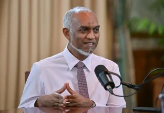 "ނޭޝަން ޗެޓް" ޕޮޑްކާސްޓުގައި ރައީސުލްޖުމްހޫރިއްޔާ ޑރ. މުޙައްމަދު މުޢިއްޒު --- ފޮޓޯ: ރައީސް އޮފީސް
