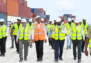 މައި ވިޔަފާރި ބަނދަރު ތިލަފުއްޓަށް ބަދަލުކުރުމުގެ މަސައްކަތް ކުރިއަށްދާ ގޮތް ރައީސުލްޖުމްހޫރިއްޔާ ބައްލަވާލެއްވުން