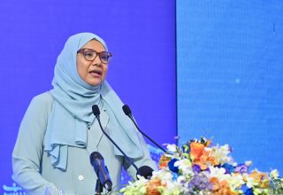 އިޖުތިމާއި އަދި އާއިލީ ތަރައްޤީ އާއި ބެހޭ ވުޒާރާގެ ވަޒީރު ޑރ. އައިޝަތު ޝިހާމް