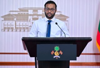 ގެދޮރުވެރިކަމާއި އުމްރާނީ ތަރައްޤީއާ ބެހޭ ވަޒީރު ޑރ. ޢަބްދުﷲ މުއްޠަލިބް / ފޮޓޯ: ރައީސް އޮފީސް