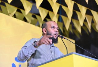 ޝެއިޚް އިލިޔާސް ޖަމާލު އެމްޑީޕީ ޖަލްސާގައި ވާހަކަދައްކަވަނީ/ ފޮޓޯ: އެމްޑީޕީ