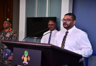 ޑިފެންސް މިނިސްޓަރ ޢައްސާން މައުމޫން