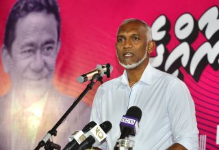 އިދިކޮޅު ކޮންގްރެސް ކޯލިޝަނުގެ ރިޔާސީ ކެންޑިޑޭޓު ޑރ. މުހައްމަދު މުއިއްޒު/ ފޮޓޯ: ކެމްޕެއިން ޓީމް