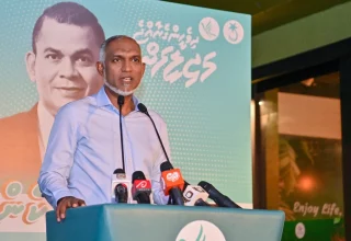 މަޖިލިސް ކެމްޕެއިން ޖަލްސާއެއްގައި ރައީސް ޑރ. މުހައްމަދު މުއިއްޒު