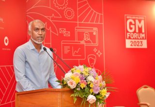 އިންތިހާބީ ރައީސް ޖީއެމް ފޯރަމްގައި ވާހަކަ ދައްކަވަނީ/ ފޮޓޯ: އިންތިހާބީ ރައީސުލްޖުމްހޫރިއްޔާގެ އޮފީސް