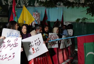 އިދިކޮޅު އެމްޑީޕީ ކުރިޔަށް ގެންދިޔަ މުޒާހަރާއެއްގެ ތެރެއިން/ ފޮޓޯ: އެމްޑީޕީ