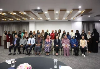 އެމްޕަވަރިންގް ވިމެން އެންޓަޕްރެނަރސް ތްރޫ ޑިޖިޓަލްޓްރާންސްފޮރމޭޝަން ޕްރޮގްރާމް ފެށުމަށް ބޭއްވި ރަސްމިއްޔާތުގެ ތެރެއިން/ ފޮޓޯ: ސޯޝަލް މިނިސްޓްރީ