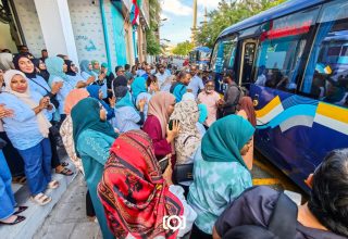ޕީއެންސީ ބޮޑު ޖަލްސާއަށް އައްޑޫ މީދޫ އަދި ހުޅުދޫއިން އައި މީހުނަށް މަރުހަބާ ކިޔުން/ ފޮޓޯ: ވަގުތު