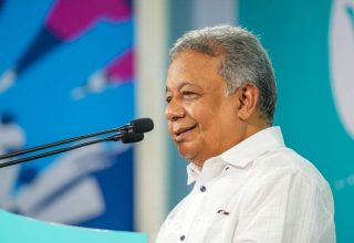 ޕީއެންސީ ހަރުގެ ޖަލްސާގައި އޭދަފުށި ދާއިރާގެ މެންބަރު ސަލީމް ވާހަކަފުޅުދައްކަވަނފޮޓޯ/ ވަގުތު :