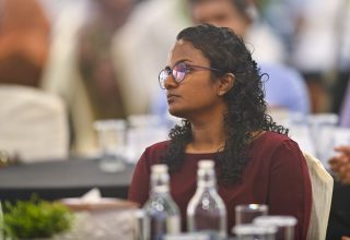 އެންވައިރަމެންޓް މިނިސްޓަރ އައިމިނަތް ޝައުނާ: ފޮޓޯ/ ރައީސް އޮފީސް