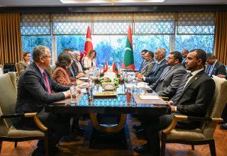 ތުރުކީވިލާތުގެ މިނިސްޓަރ އޮފް ނެޝަނަލް އެޑިއުކޭޝަން، ރައީސުލްޖުމްހޫރިއްޔާގެ އަރިހަށް އިޙުތިރާމުގެ ޒިޔާރަތެއް ކުރެއްވުން/ ފޮޓޯ: ރައީސް އޮފީސް