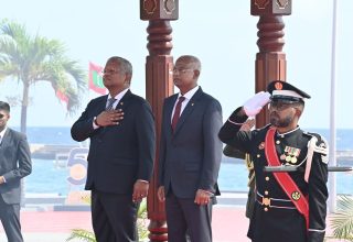 ސޭޝެލްސްގެ ރައީސްގެ ދެކަނބަލުންނަށް ދިވެހި ސަރުކާރުން ރަސްމީގޮތުން މަރުޙަބާ ދެންނެވުން.