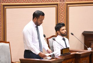 ންފްރާސްޓްރަކްޗާ މިނިސްޓަރު ޑރ. އަބްދުﷲ މުއްތަލިބު.