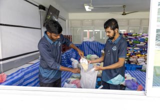 ޒަކާތު ހައުސްއިން މިދިޔަ އަހަރު ގޮވާމުން ޒަކާތް ބަލައިގަތުން: ގޮވާމުގެ ބާވަތްތަކުން ޒަކާތް ބަލައިގަންނަން މިއަދު ވަނީ ފަށައިފައި -- ފޮޓޯ/ ޒަކާތު ހައުސް