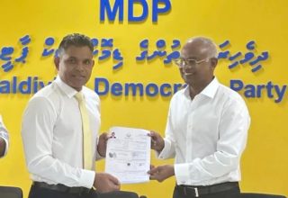 ފައިސަލް އެމްޑީޕީއަށް ސޮއިކުރުން.