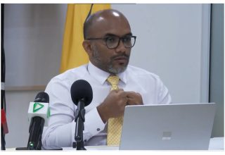 އެމްޑީޕީ ސަރުކާރުގެ ފިނޭންސް މިނިސްޓަރު އިބްރާހިމް އަމީރު
