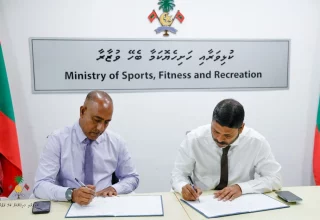 ދިއްފުއްޓާއި މުރައިދޫގެ ފުޓްބޯޅަ ދަނޑުގެ މަސައްކަތްތަކާއި ބިލެއްފަހީގެ އެފްއާރުސީ އެޅުމަށް އެމްޓީސީސީއާ ހަވާލުކުރުން