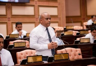 އިހަވަންދޫ ދާއިރާގެ މެންބަރު އަހުމަދު ނަސީރު.